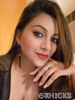 Side profile picture of Allahabad escort